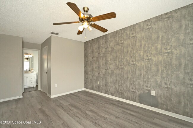 Building Photo - 240 Spring Dr
