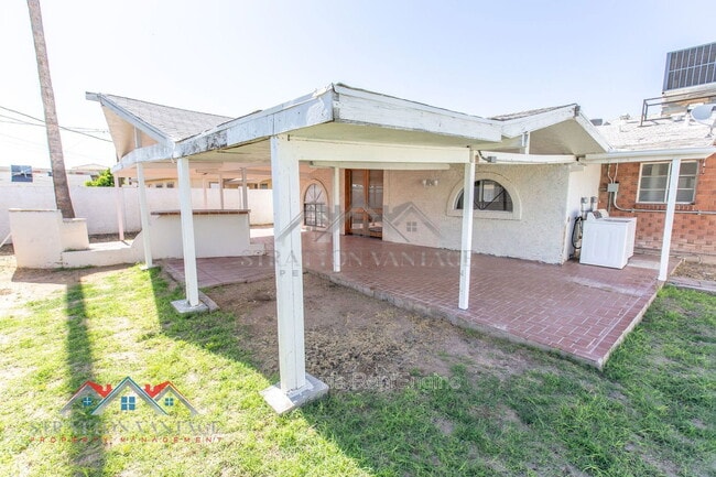 Building Photo - 8119 E Amelia Ave