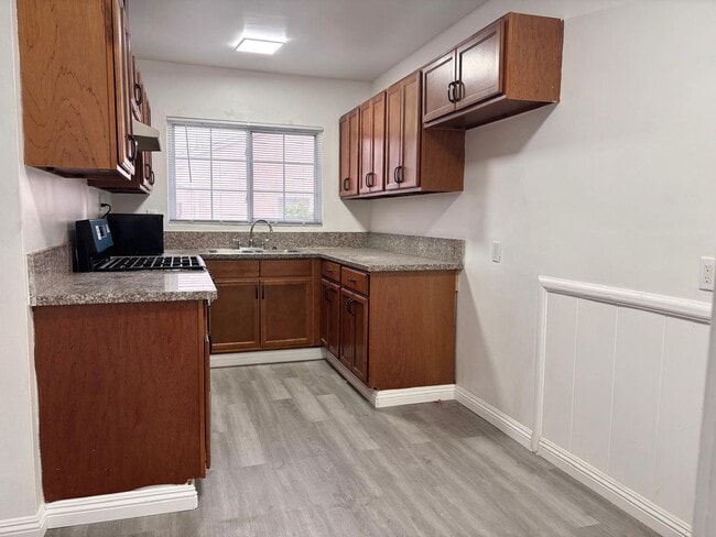 Building Photo - Charming 1-bedroom, 1-bath apartment located in a desirable area of Burbank.