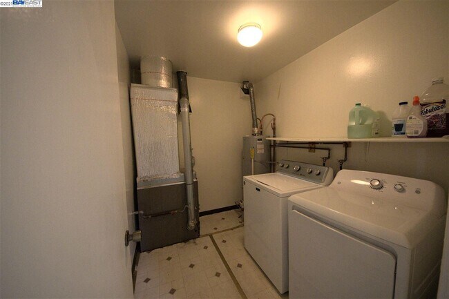 Building Photo - 1345 Kingfisher Way