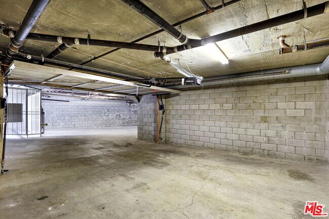 Building Photo - 811 21st St