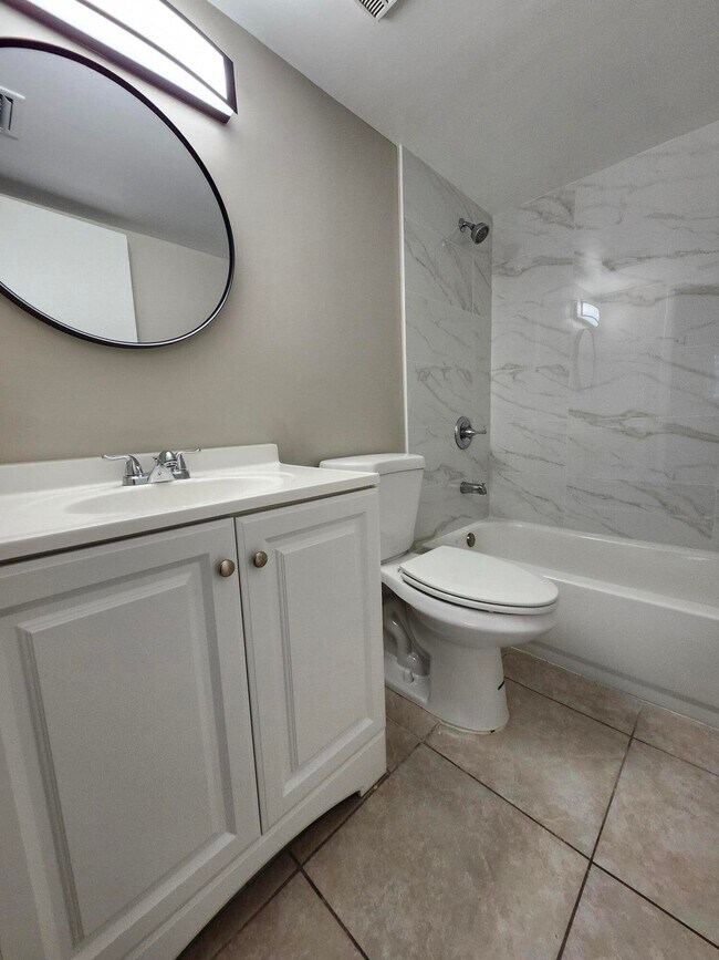 Building Photo - 545 Trace Cir