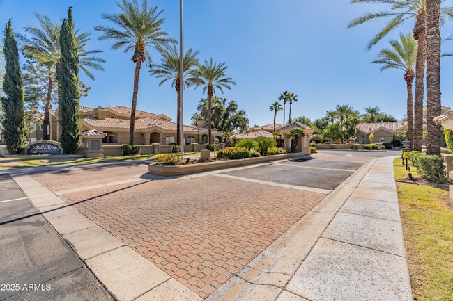 Building Photo - 5335 E Shea Blvd