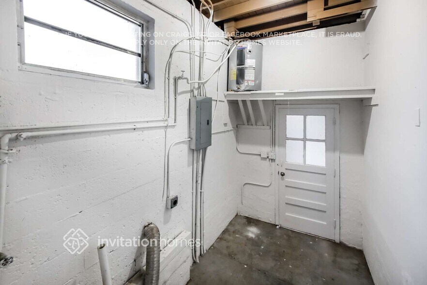 Building Photo - 8480 SW 33rd Terrace