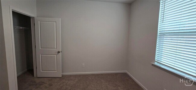 Building Photo - 116 Windrush Pnes