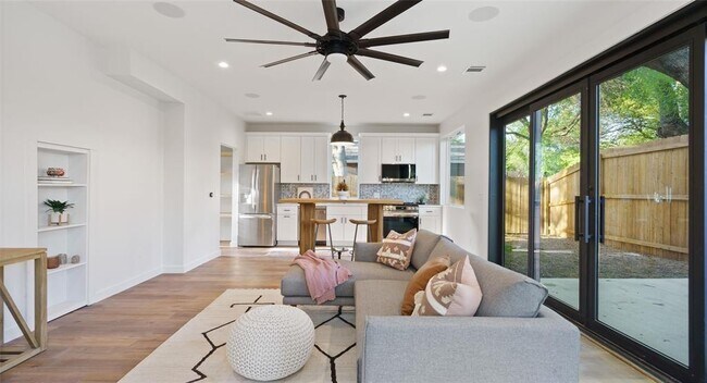 Building Photo - 5506 Peppertree Pkwy
