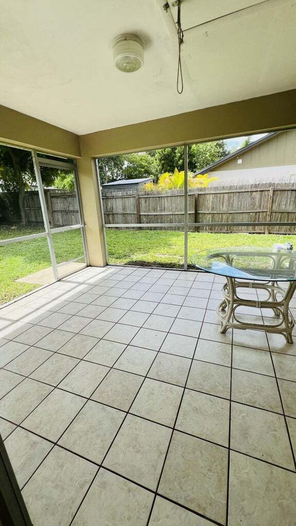 Building Photo - 6831 Eastview Dr
