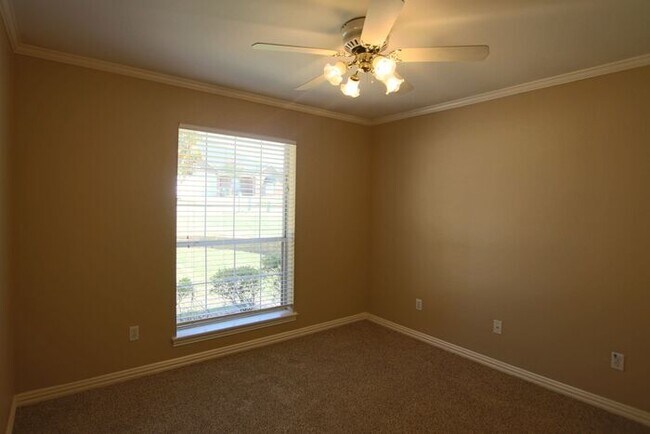 Building Photo - Beautiful 3 Bedroom in Tyler! Coming Soon!