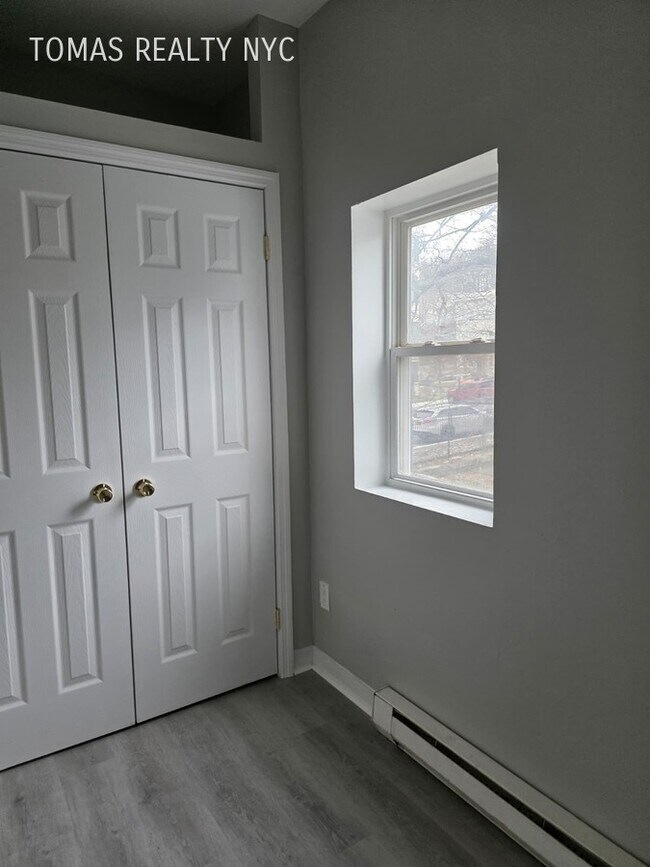 Building Photo - 18 Seymour St