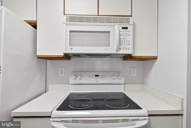 Building Photo - 1020 N Stafford St