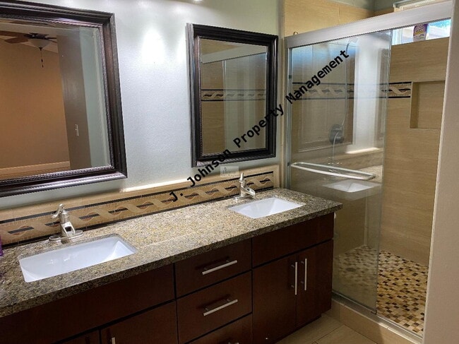 Building Photo - Beautiful 4 bed 2 bth home