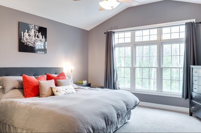 Building Photo - 331 Carpenter Dr NE