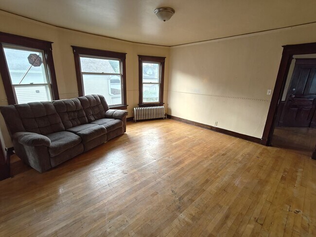 Building Photo - 1118 S 14th St