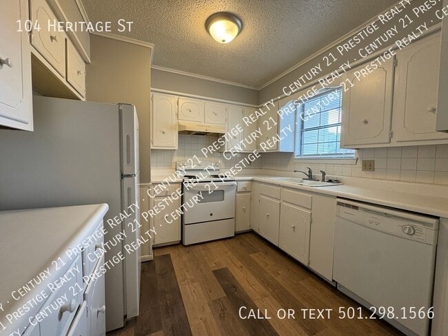 Building Photo - 104 Heritage St