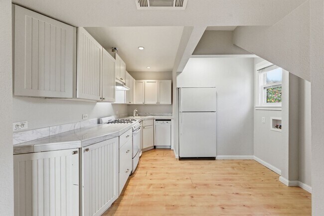 Building Photo - 1901 Spencer St