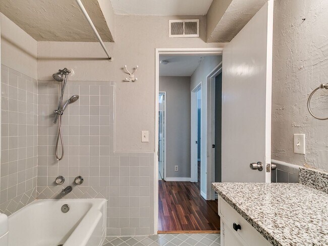 Building Photo - 3920 N Classen Blvd