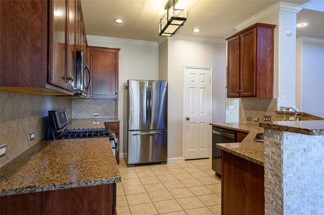 Building Photo - 15619 Mossy Park