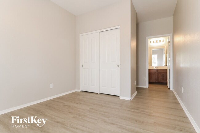 Building Photo - 17922 W Sunnyslope Ln