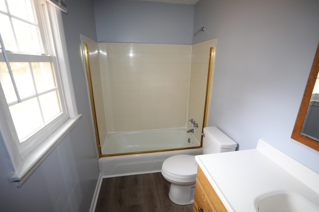 Building Photo - 1815 Paisley Ave