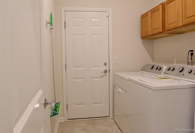 Building Photo - 8270 Carston Ln