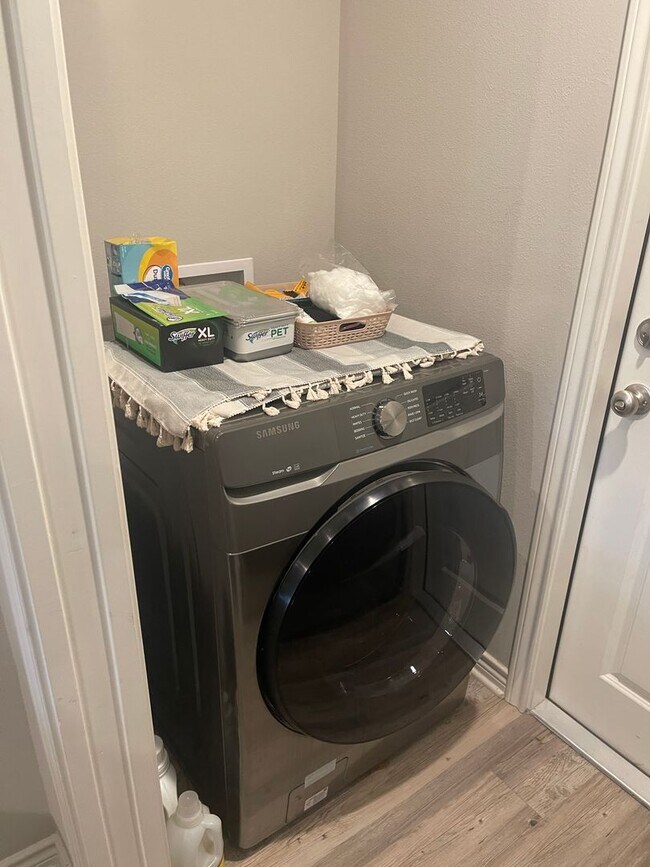 Building Photo - Bryan - 3 Bedroom / 2 Bath / 2 car garage / fenced in back yard.