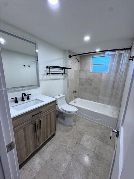 Building Photo - 100 Edgewater Dr