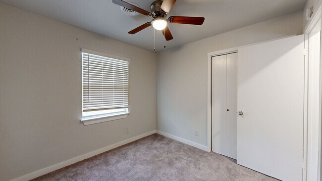 Building Photo - REMODELED HOME READY FOR YOU