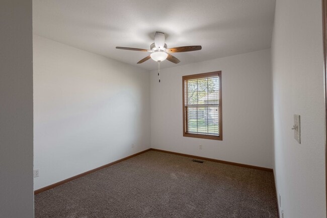 Building Photo - 3 BED, 2 BATH, 2 CAR GARAGE DUPLEX - Avail...