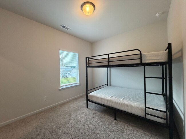 Building Photo - 26 Busby Dr SE