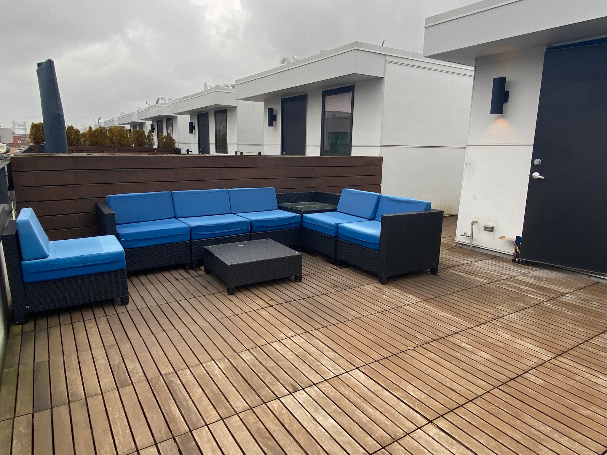 Roof Top Deck & Views - 435 W Hobbie St