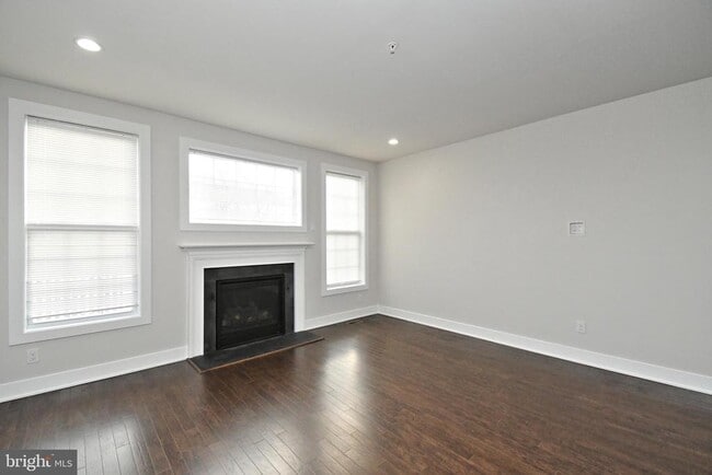 Building Photo - 136 Iron Hill Way