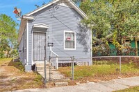 Building Photo - 1553 W 35th St