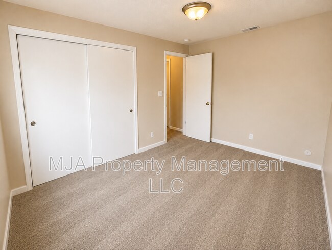 Building Photo - 4642 S Arlington Park Dr