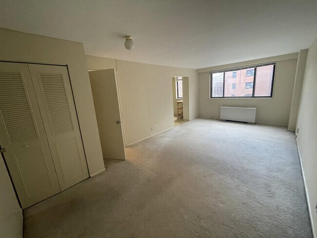 Building Photo - 1420 N St NW