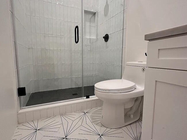 Building Photo - 1675 University Dr