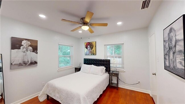 Building Photo - 2610 Walton Ave