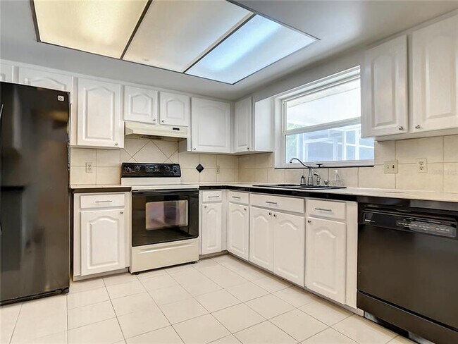 Building Photo - 7308 Wethersfield Dr