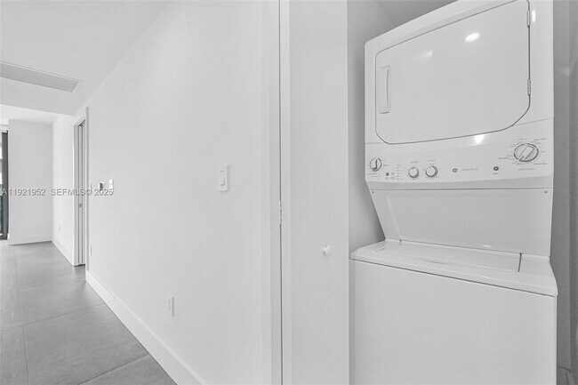 Building Photo - 1300 S Miami Ave