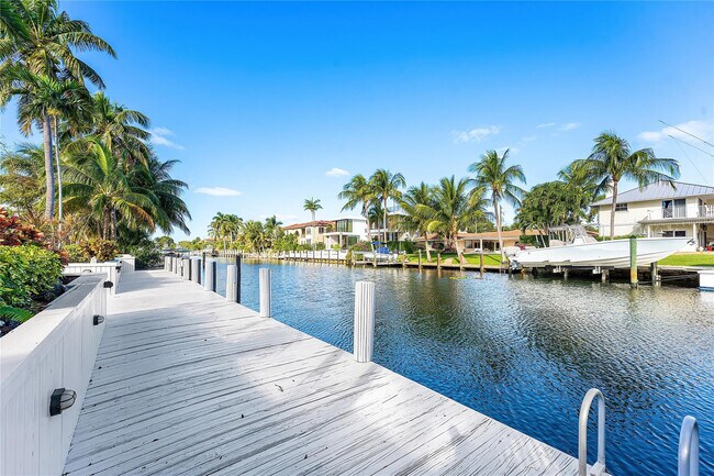 Building Photo - 2443 NE 26th St