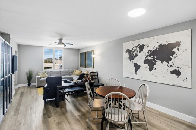 Building Photo - 520 SE 5 Ave