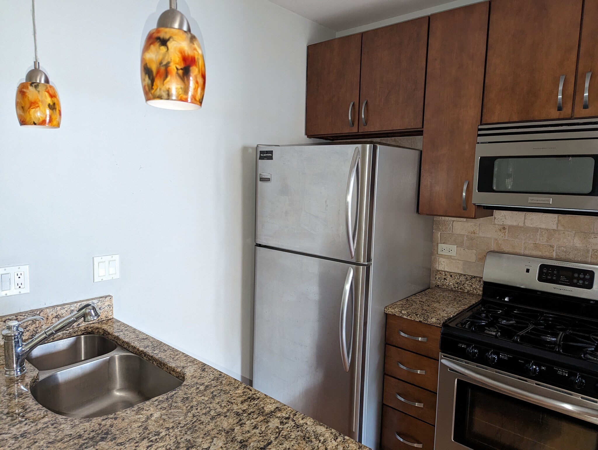 Building Photo - 3808 N Marshfield Ave