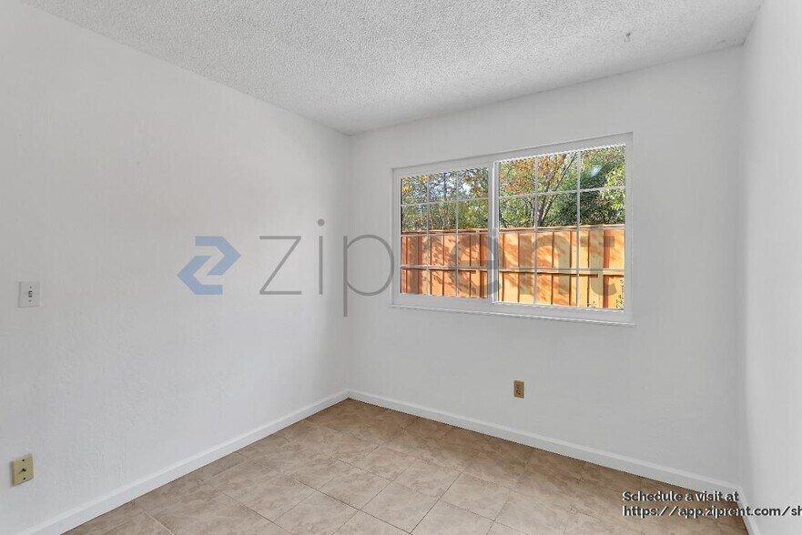 Building Photo - 2412 Sequoia Dr