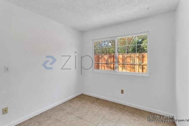 Building Photo - 2412 Sequoia Dr