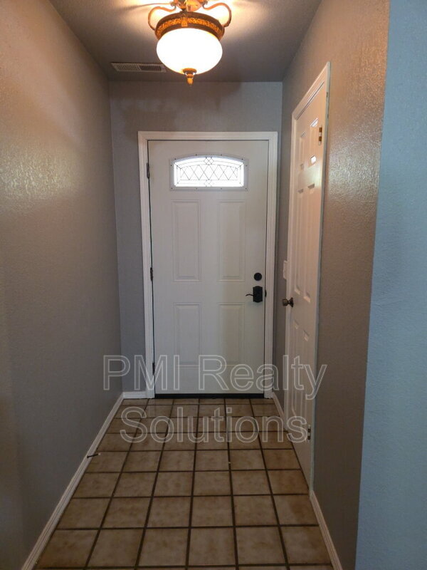 Building Photo - 4408 S Butternut Ave