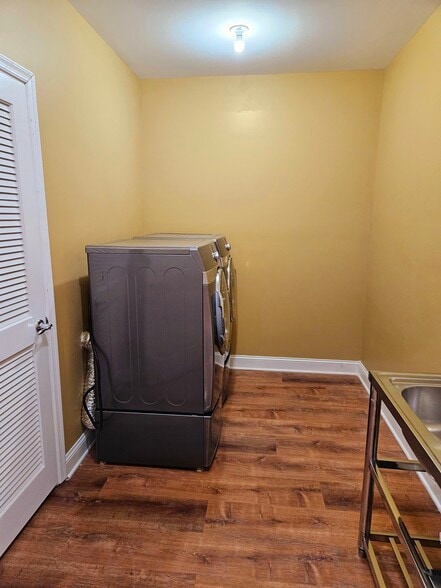 Building Photo - 10801 Valley Falls Ct