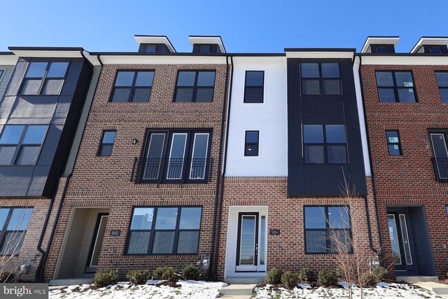 Building Photo - 5014 Henry King Wy