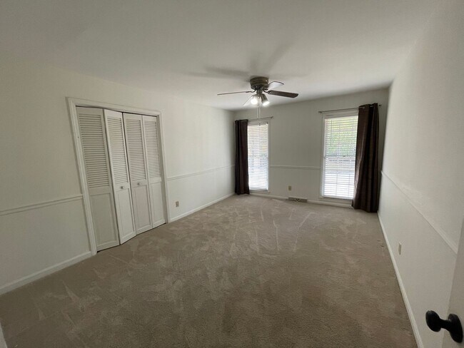 Building Photo - Large 4/4 House in Maplewood $2,650