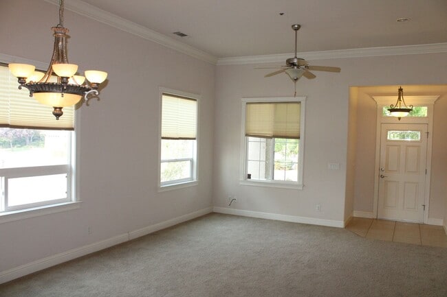 Building Photo - 4 BED/2 BATH IN THE SUNSET AVENUES SUBDIVISION