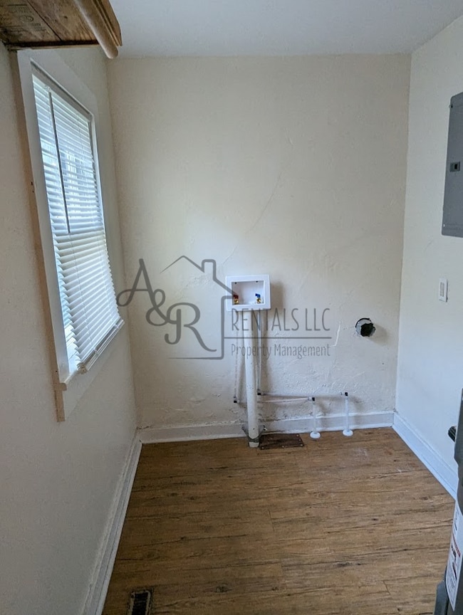 Building Photo - 711 N Elm St