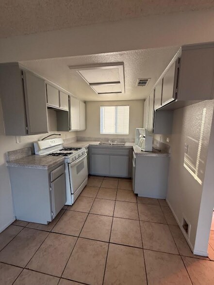 Building Photo - 11200 Vintage Rd